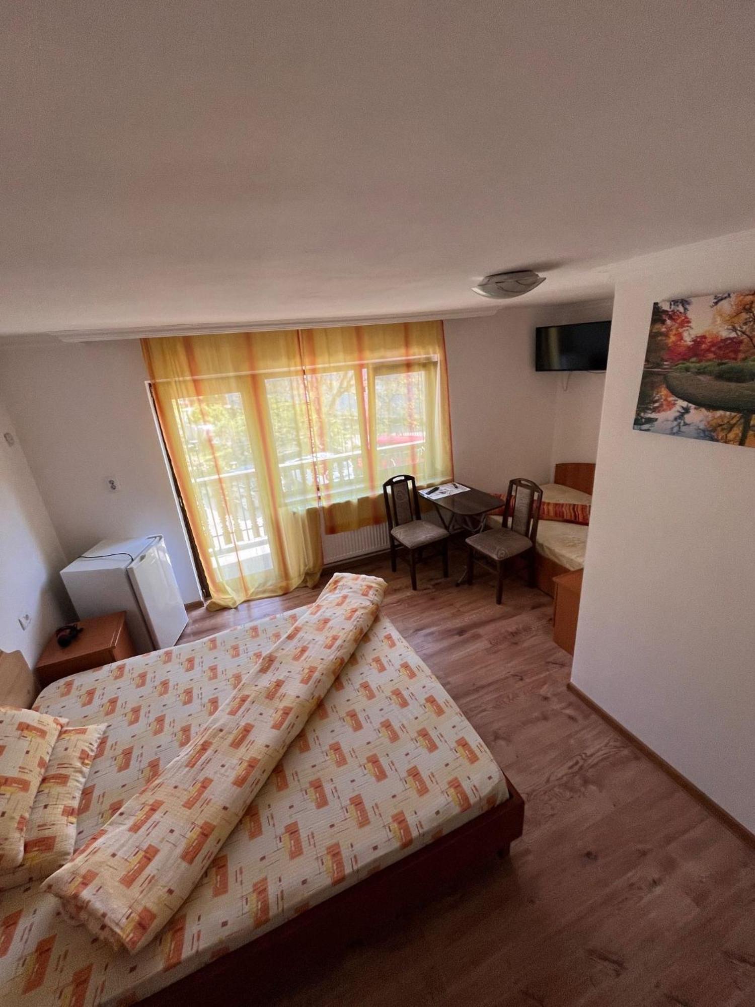Casa Dina Hotel Herkulesfürdő Kültér fotó