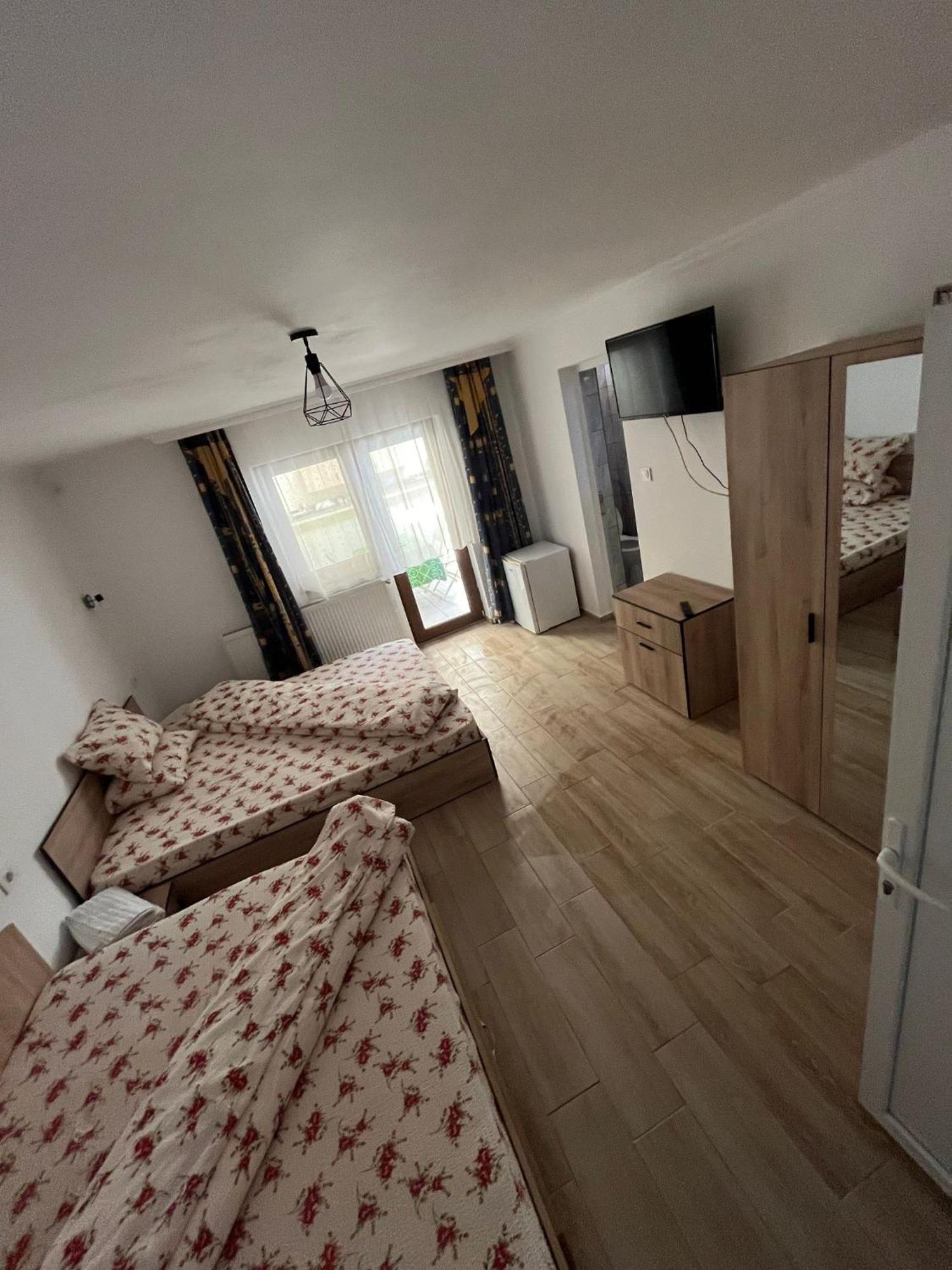 Casa Dina Hotel Herkulesfürdő Kültér fotó